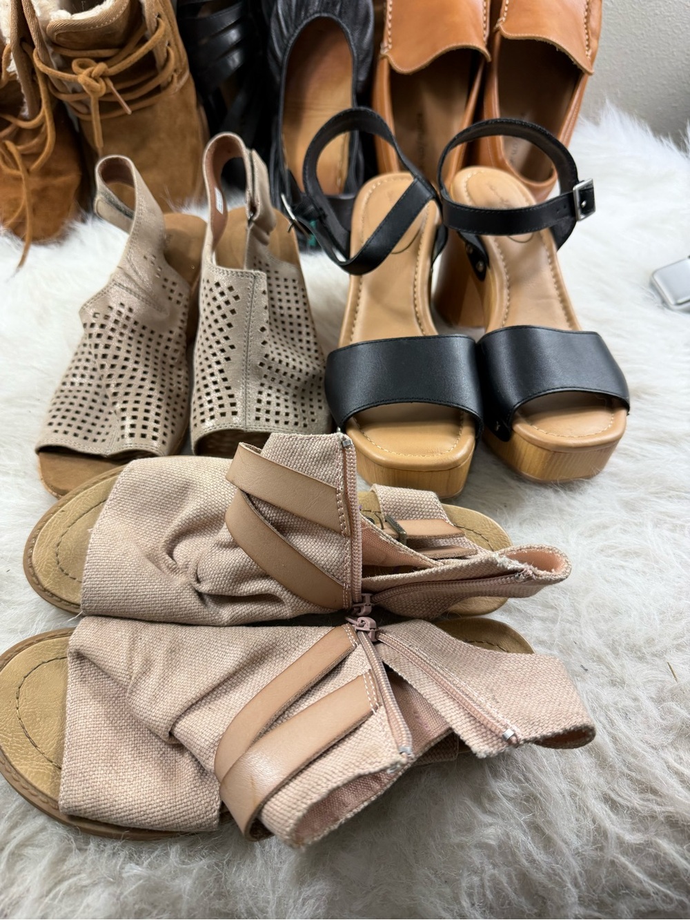 Blowfish Beige/ Black Universal thread & Rock port Sandals